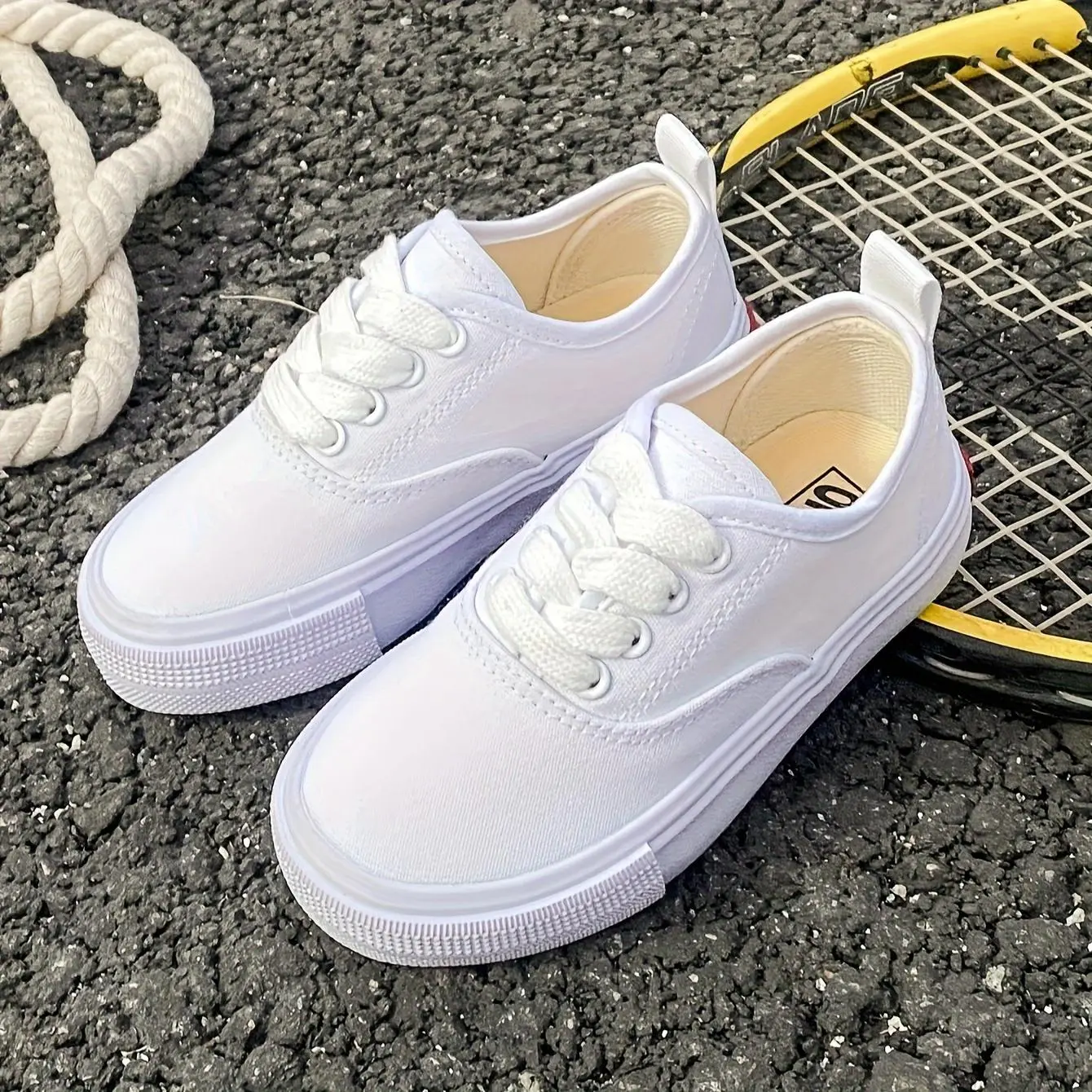 Boys' Solid Casual Athletic Trainers - Breathable Low-Top Skate Shoes with Durable Laces, Kid-Friendly Fit, Lightweight Non-Slip Sole for Outdoor Walking, Comfortable, Rubber, Casual Wear, Outdoor Activities, Flexible, Cushioned, Trendy & Versatile
