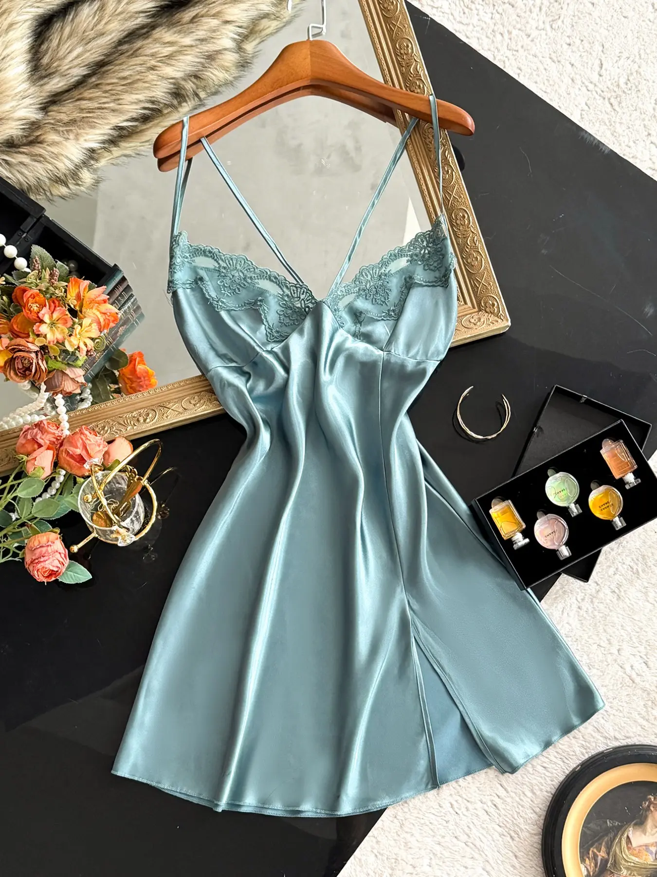 Women's V Neck Lace Trim Spaghetti Strap Sleepwear, Loungewear, Fitted Casual Comfortable Home Wear, Nighttime Sleeping Gown, All-Season Fashion, Elegance