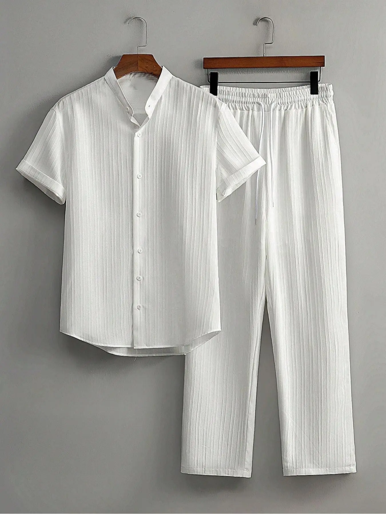 Men's Jacquard Fabric Plain Two-Piece Set, Casual Short Sleeve Top with Drawstring Cuffs and Long Pants, Suitable for Spring and Summer Wear, Outfit