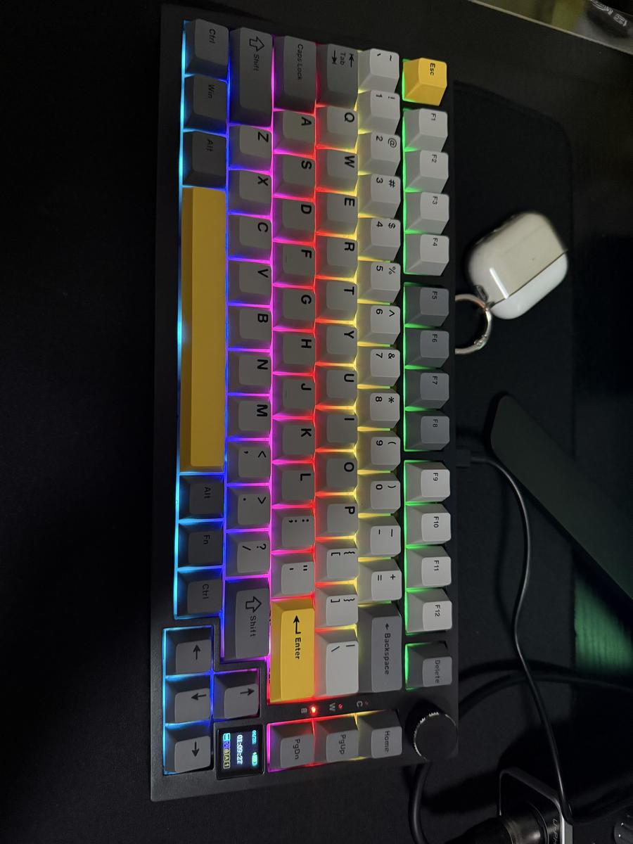 Item: Grey, with gift switch (linear)