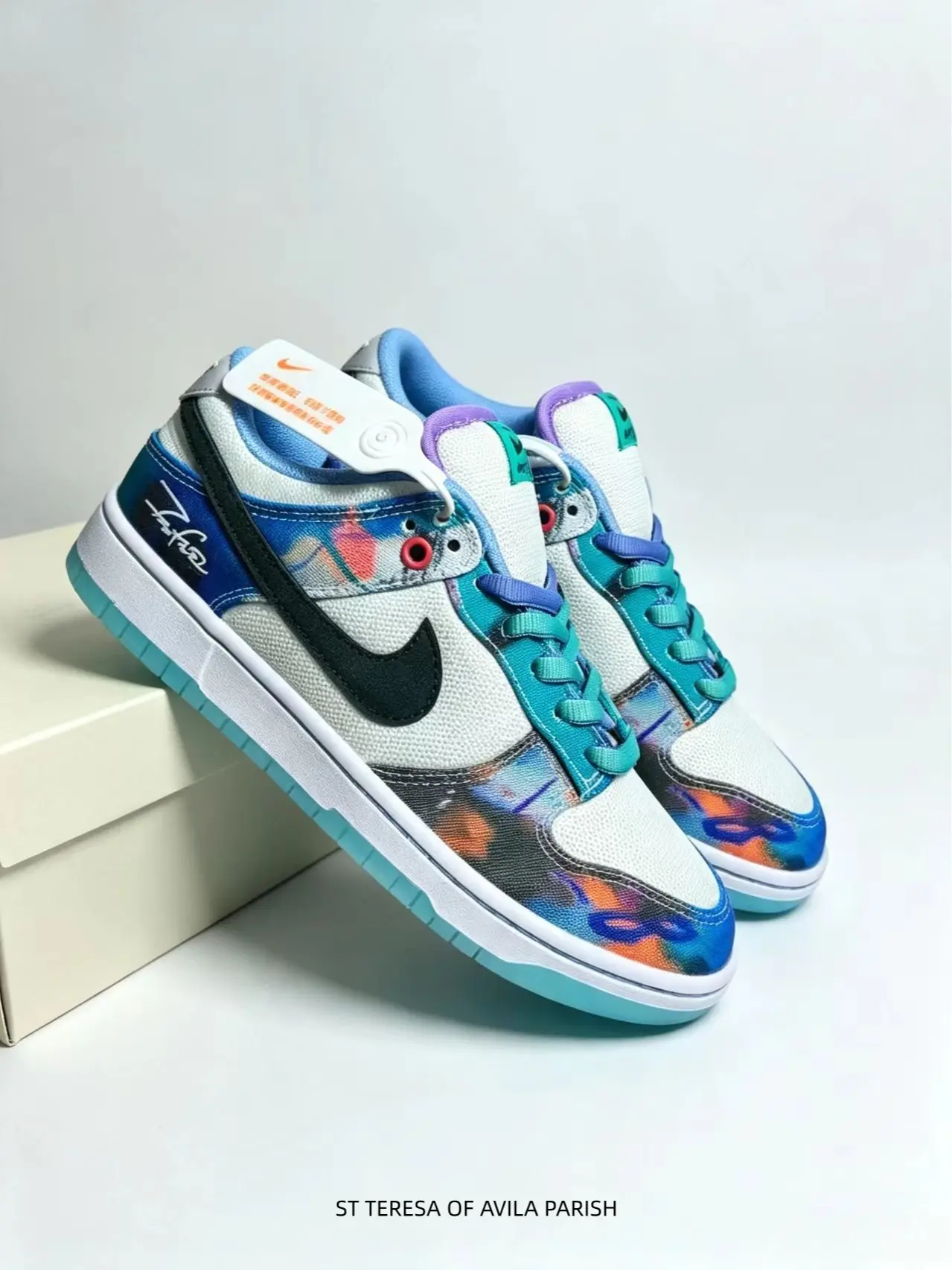 Classic low-top casual sneaker with layered colorful detailing, cushioned inner construction offers steady comfort for long time walking and hanging out