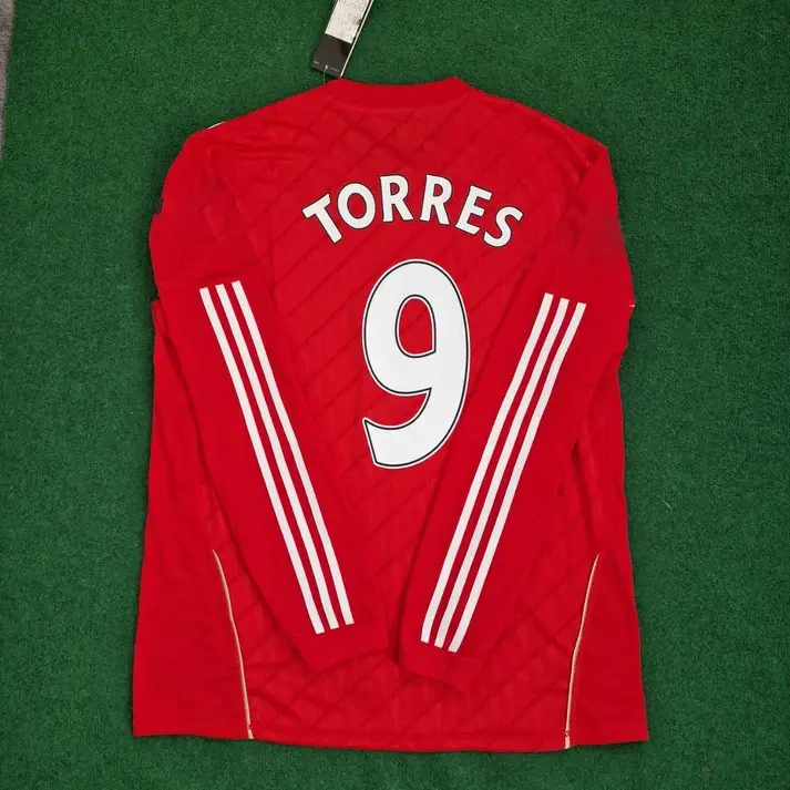 F.Torres #9 2010–2012 Red Retro Football Jersey – Classic Red Home Design, Long Sleeve, Striker, Full Printed