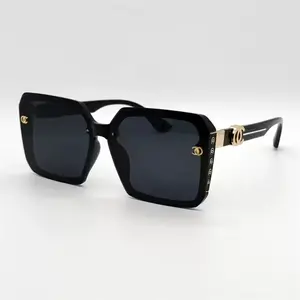 Fashionable and luxurious sunglasses with dark frames, providing UV protection for women.