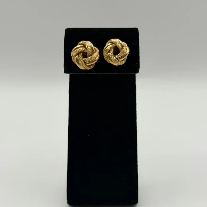 Beautiful Knot earrings in 10k Gold