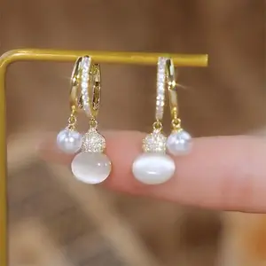Elegant Decorative Earrings for Women - Stylish Design, Suitable for Many Occasions, Golden Color