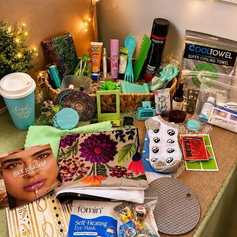 Curated Gift Box for Women, 40Item Stylish Self Care & Accessory Set with Trinket Box, Key Chains & Bath Salt Scrub, Stylish Accessories, Adult, 45 Items, Bath Slatscrub, Decorative, Boxes, Beauty Products