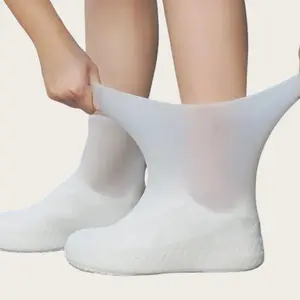 Reusable lightweight, thickened, wear resistant latex raincoat/walking shoe cover/everyday home/travel rain shoe cover