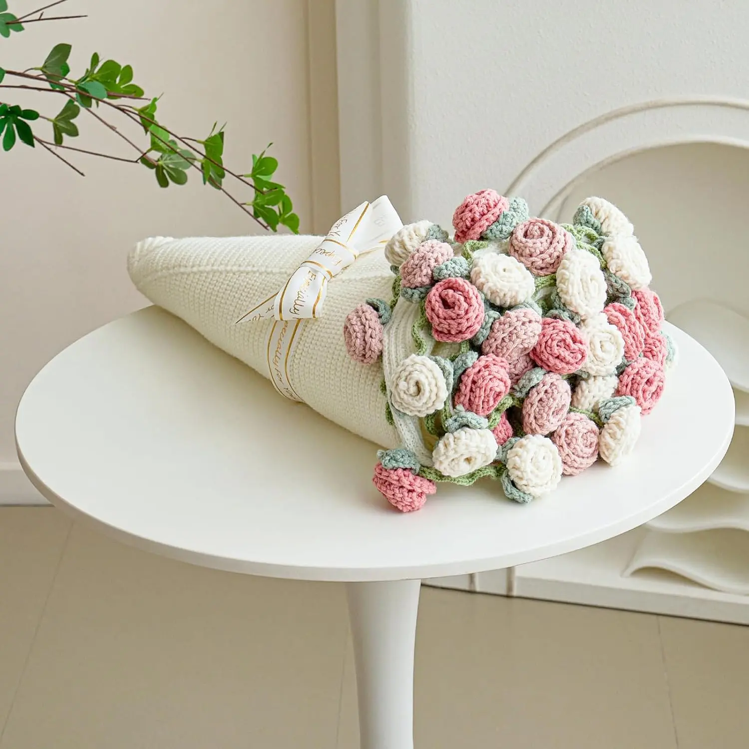 2026 New Crochet Flower Bouquet Throw Blanket, Handmade Knitted Rose-Embellished Blanket, Bouquet-Shaped Party Gift for Her, Pink and White, Bouquet-Shaped Party Gifts