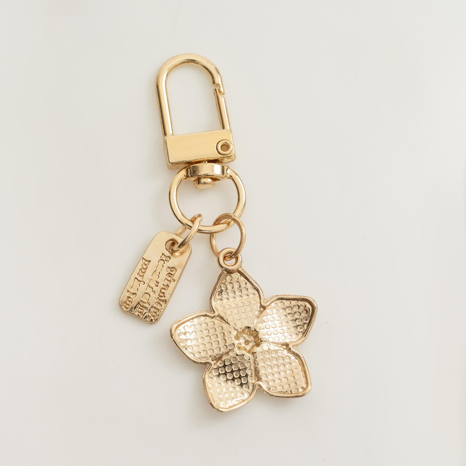 Botanical Bloom Keychain, Dainty Floral Keyring, Chic Unisex Gift for Women & Men, Trendy Bag Charm & Car Key Decor