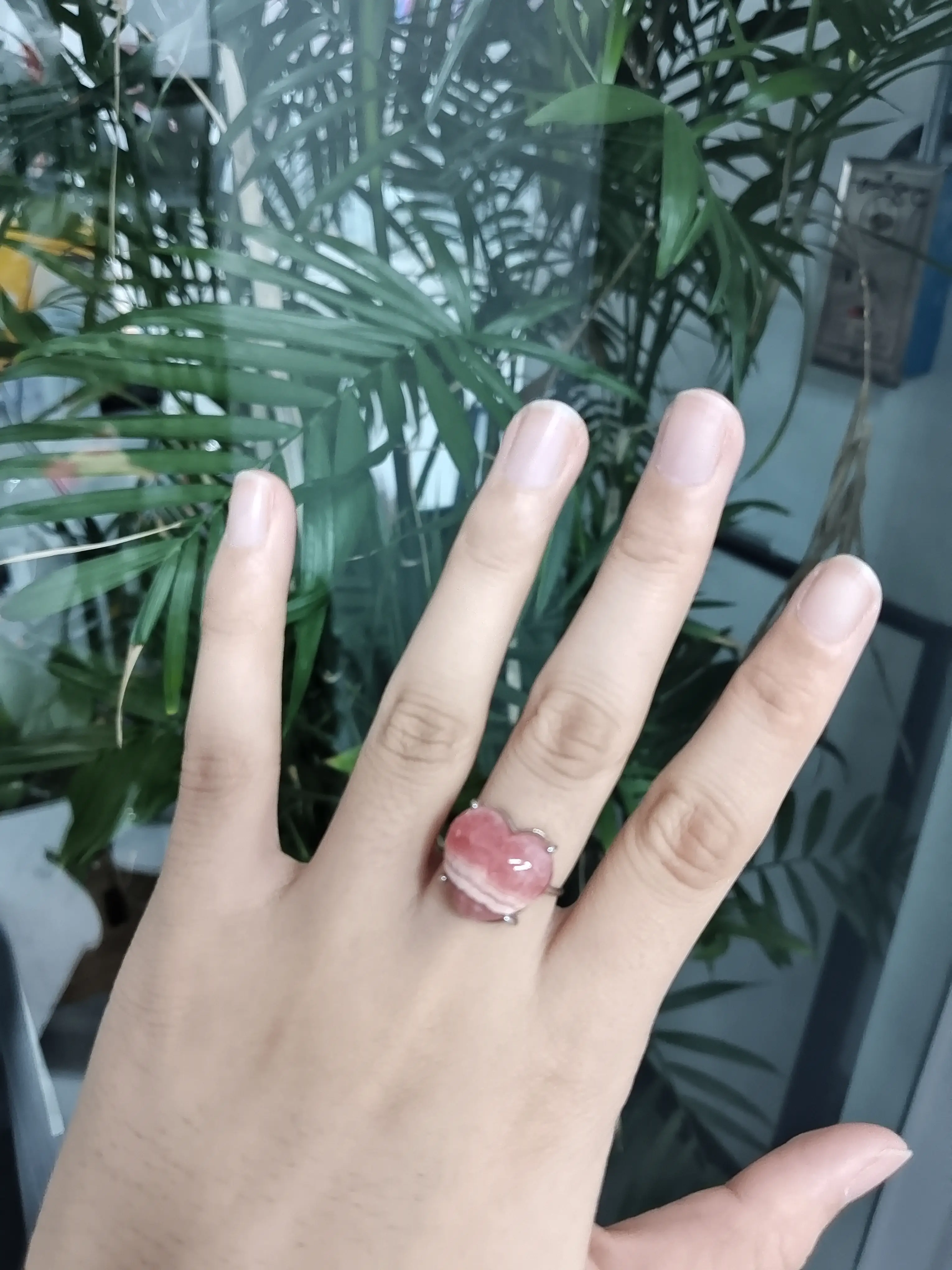 Ina(22827)gc.Unique heart‑cut rhodochrosite with natural pink‑white banding, securely set in 925 sterling silver. Romantic natural stone with lovely layered pink patterns, a sweet statement piece.