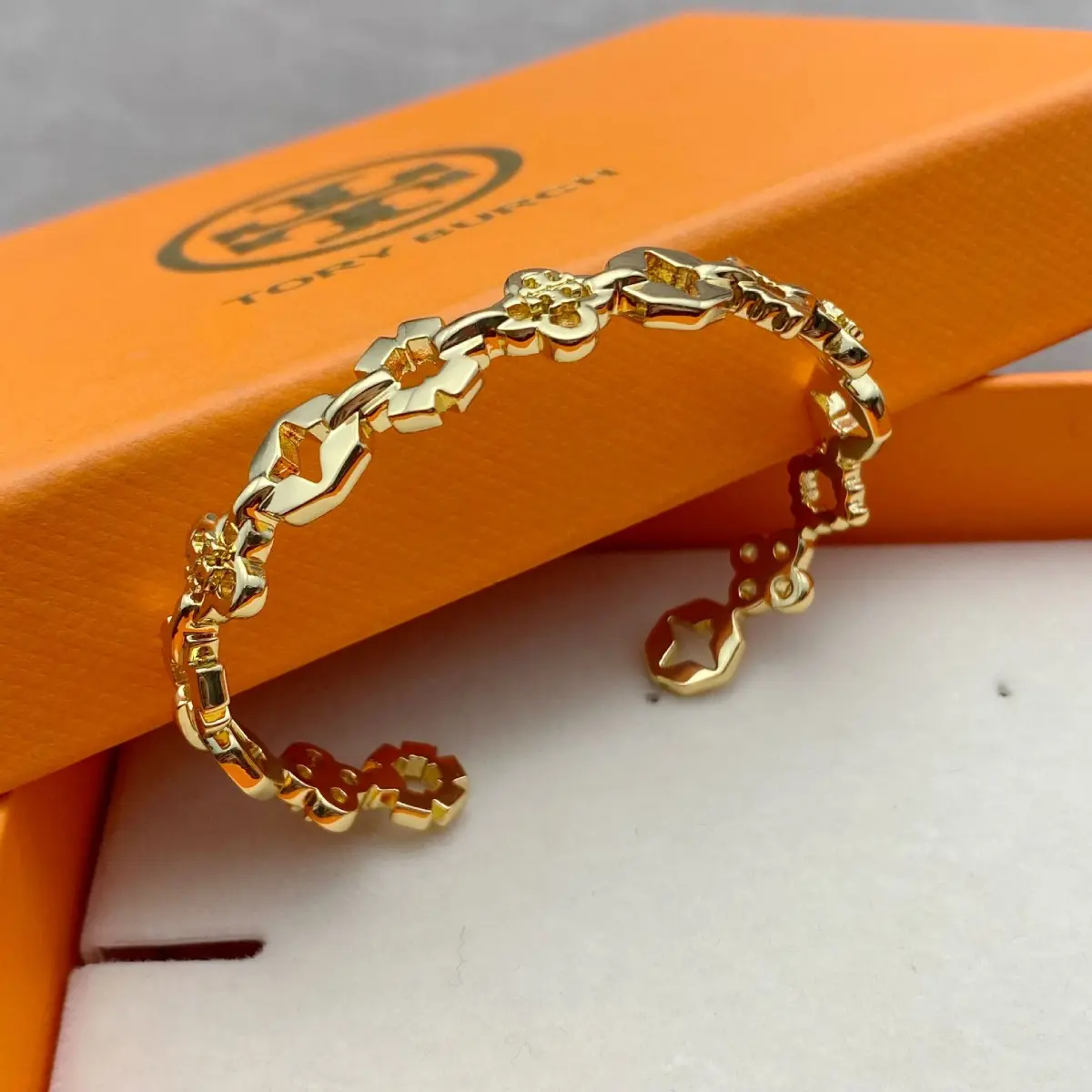 Tory Burch Open Cuff Bangle Bracelet,18K Gold‑Tone Plated Hollow Floral Cutout Design Open Cuff Bracelet for Women Fashion Jewelry Gift