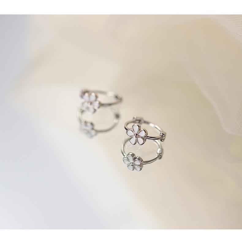 Small daisy flower earrings for women, ins niche design, simple and sweet new earrings