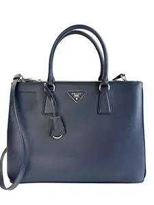 Pre-owned PRADA Navy Saffiano Leather Double Zip Tote Bag with Classic Logo Patch Tote Bags Navy Saffiano Leather Double Zip Tote Bag with Classic Logo Patch
