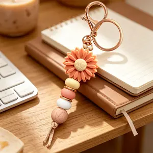 Boho Daisy Silicone Beaded Keychain for Women Cute Sunflower Key Ring Aesthetic Bag Charm with Wooden Beads Rose Gold Clasp Handmade Accessories Ideal Womens Gifts for Her Friend Mom Teen Girls