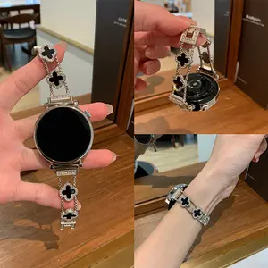 20cm four-leaf clover metal bracelet strap for Huawei GT5/GT4, Samsung, and Xiaomi Watch5 Pro. Adjustable wristband, replacement strap, smartwatch accessory. Suitable for Christmas, Valentine's Day, and birthday gifts.