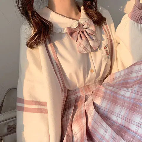 Wearing a white shirt underneath��Send b