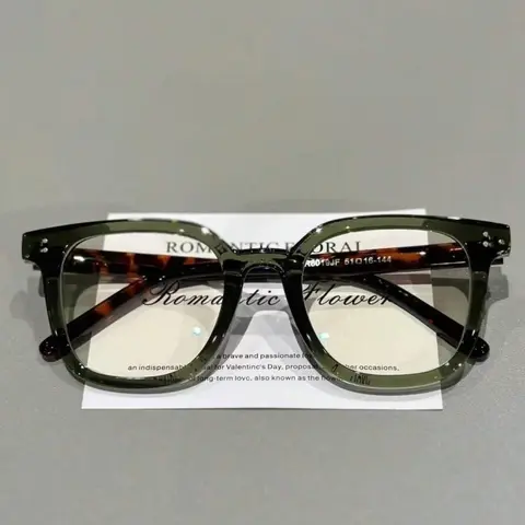New Simple Square Flat Lens Glasses, Trendy Fashion Anti-Blue Light Frame, Bluelight Fashion Glasses, Tr90 Vintage Eyeglasses, Casual Daily Wear Style, Stylish Square Frames, Square Plain Frame, Square Frame Eyewear