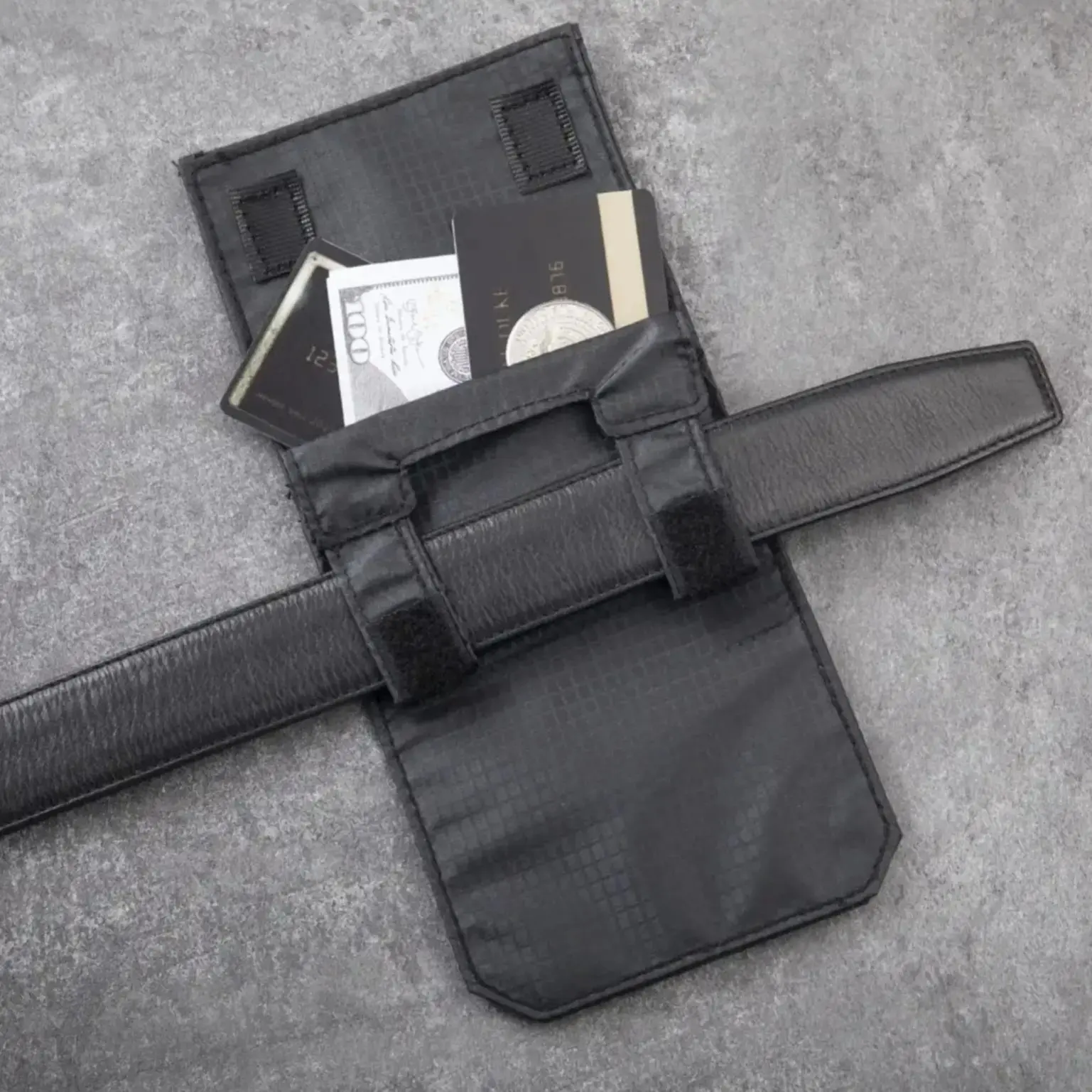 Anti-Theft Passport Pouch, Multifunctional Phone and ID Waist Pouch, Slim and Snug-Fitting Travel Document Pouch, Can Be Attached to a Belt