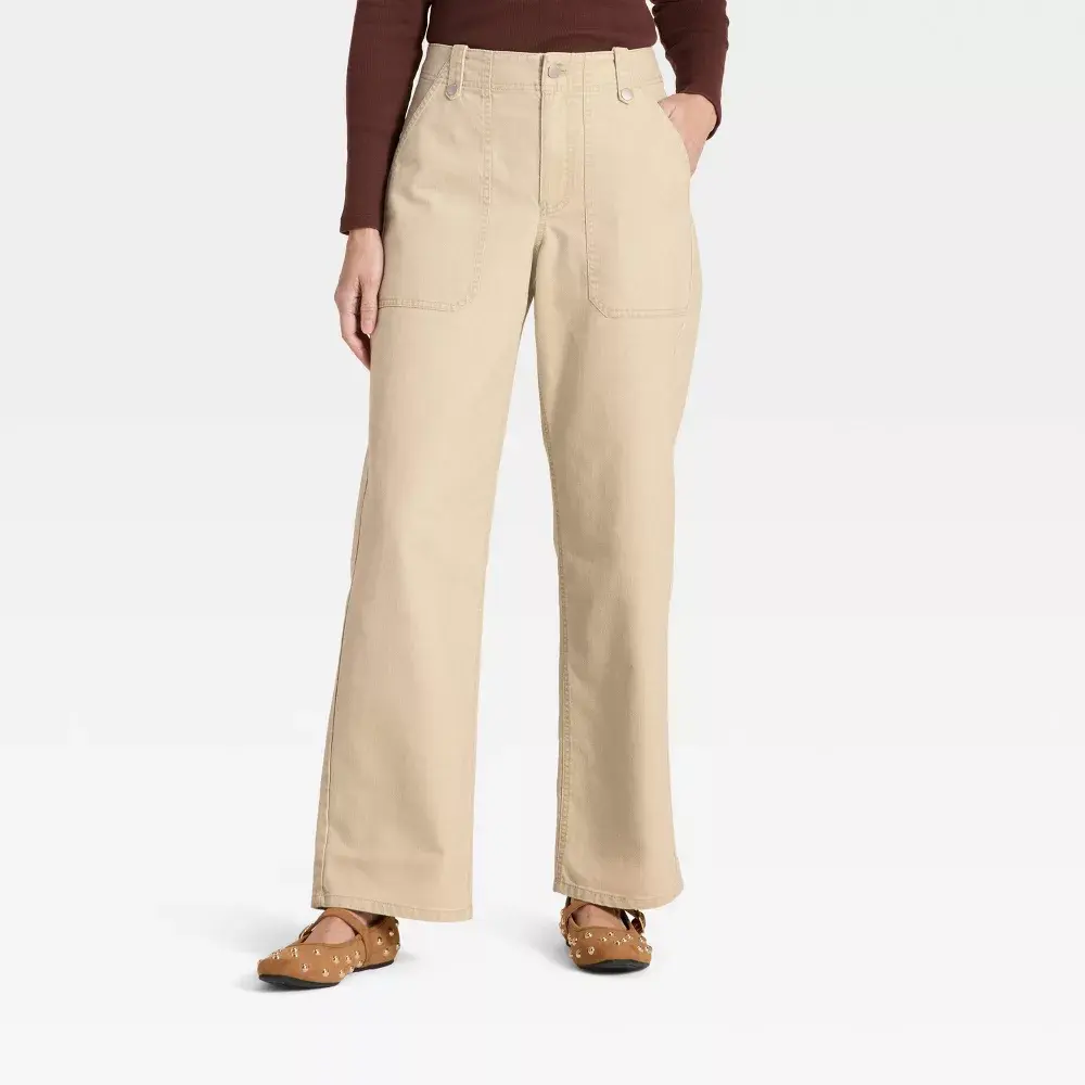 Universal Thread Women's Mid-Rise Straight Leg Woven Cargo Pants - Tan Basic Garment Bottoms with Flattering Fit