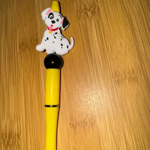 Dalmatian focal bead pen