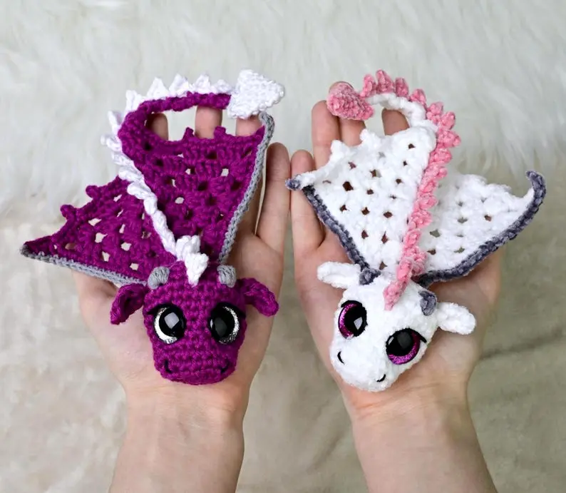 Dragon snuggler crochet, crochet amigurumi, plushie crochet, small dragon crochet