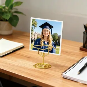 1pc/5pcs Golden Graduation Cap Shaped Table Number Plate Holder, Multifunctional Desktop Display Clip for Photo, Business Card and Memo. Stable base elegant desktop decor, ideal accessory for graduation, wedding and birthday party events.