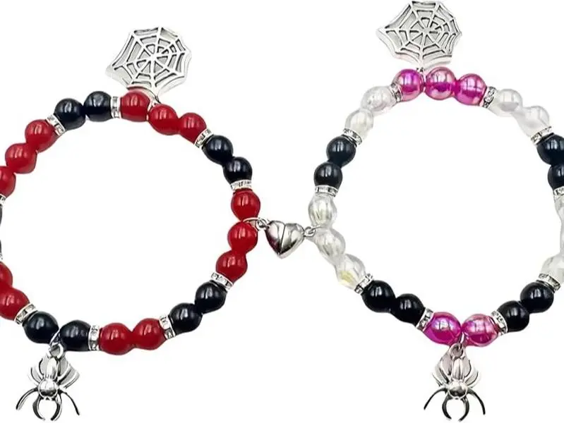 2-Pack Spider Friendship Bracelets for Couples, Halloween Jewelry Gift - Stretchable Adjustable Crystal Bead Bracelet with Heart Charm, Love Promise Bracelet for Him Her Best Friend