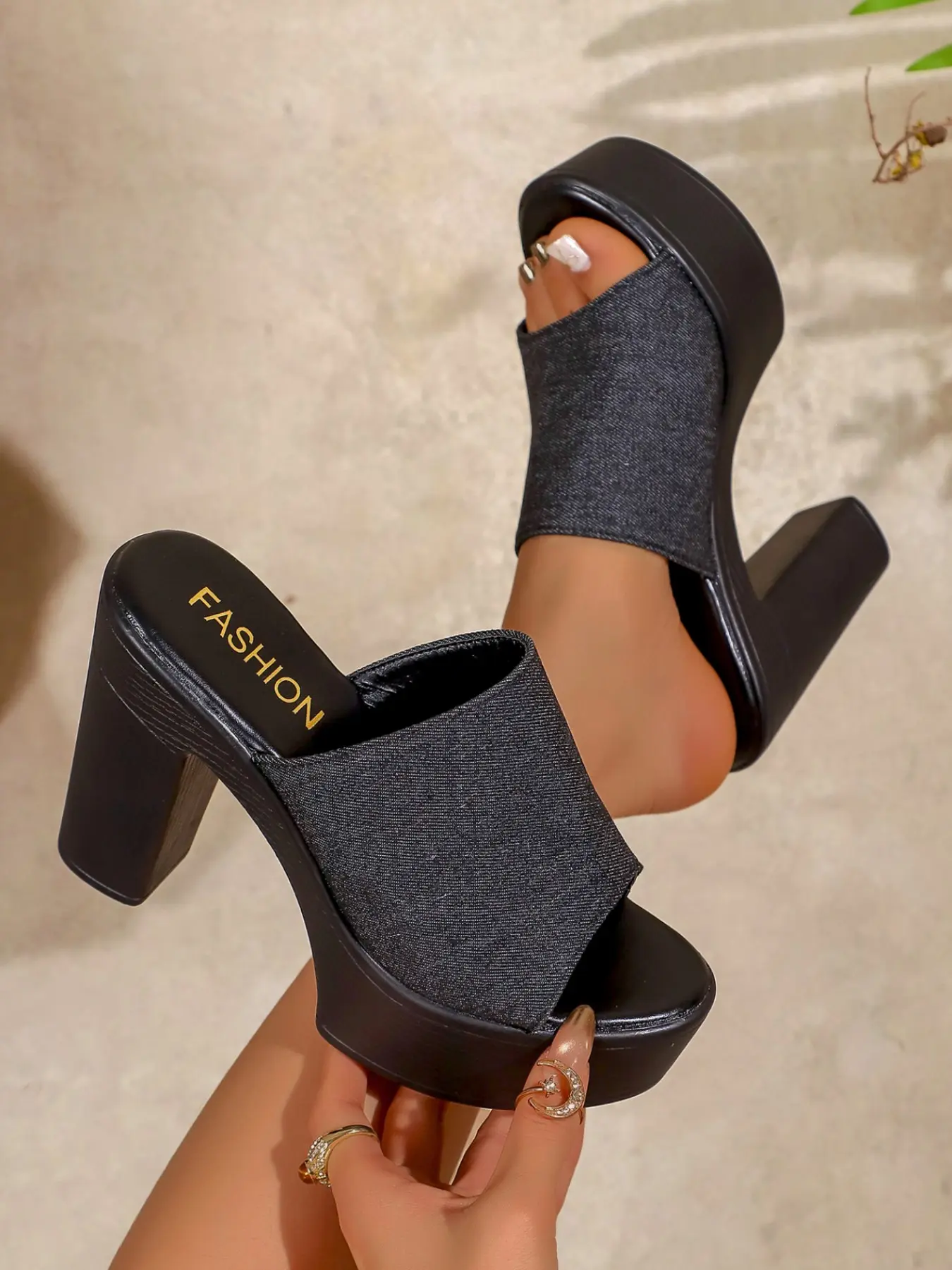 2026 Summer New Fish Mouth Sandals, Thick Sole High Heel Flip Flops for Women, Fashionable Outdoor Wear, Slimming Soft Bottom, Anti-Slip