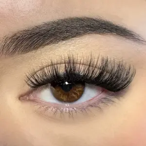 10 Pairs of “Bratz” Lashes, a luxurious and high-quality set of false eyelashes designed to bring out your inner diva.