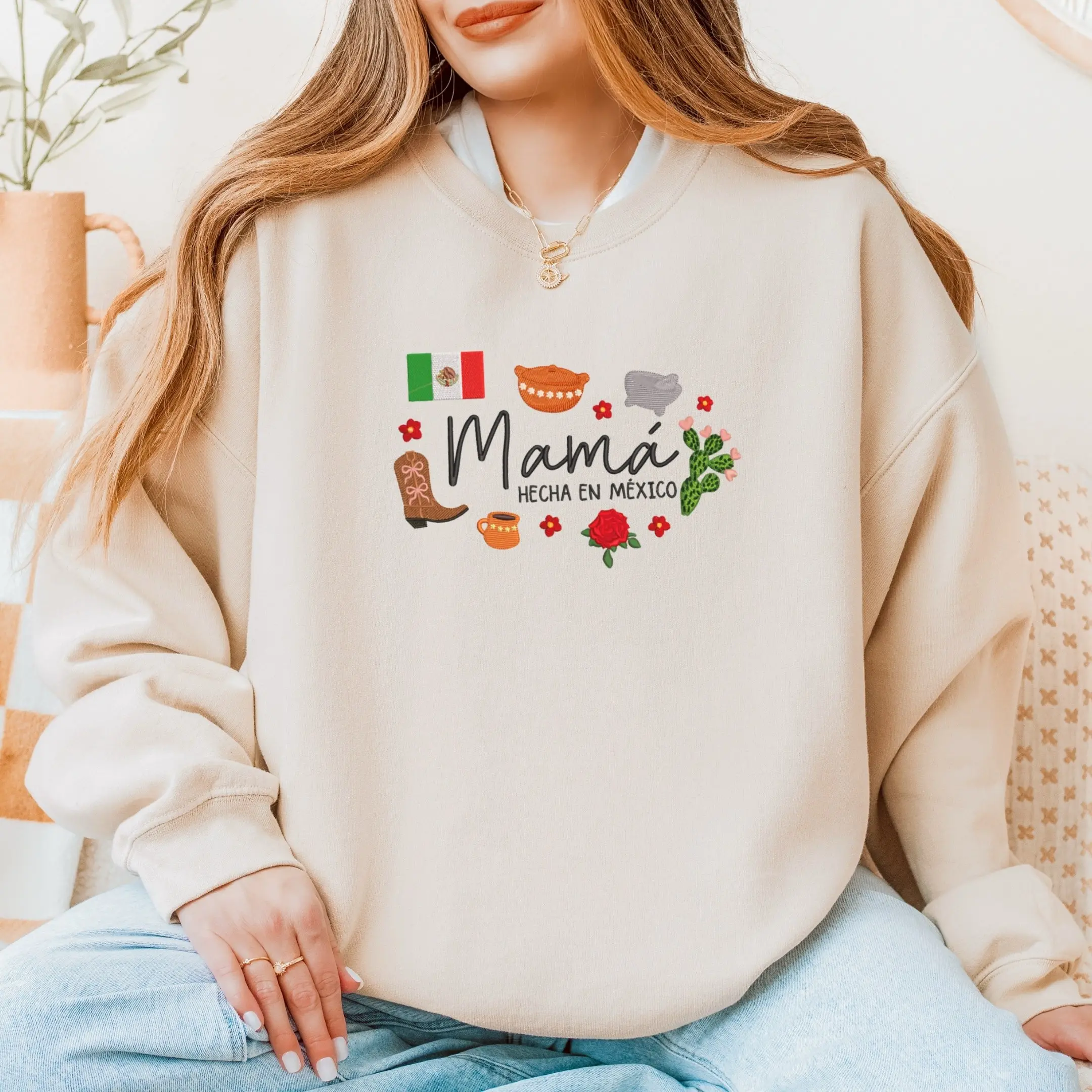 Mamá Hecha en Embroidered Sweatshirt Dia de las Madres Mothers Day Gift Sweater, True To Size Crewneck Long Sleeve, Women's Wear Fit Hoodie for Comfortable Fit and Durability