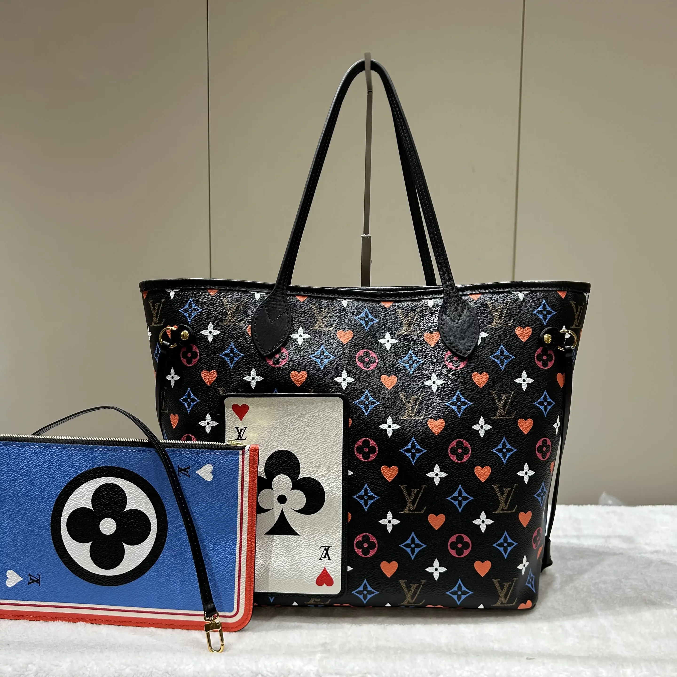 Pre-owned Louis Vuitton leather Shoulder Bags Neverfull MM Shoulder Bag — Black with Multicolor Poker Card Monogram 39587650