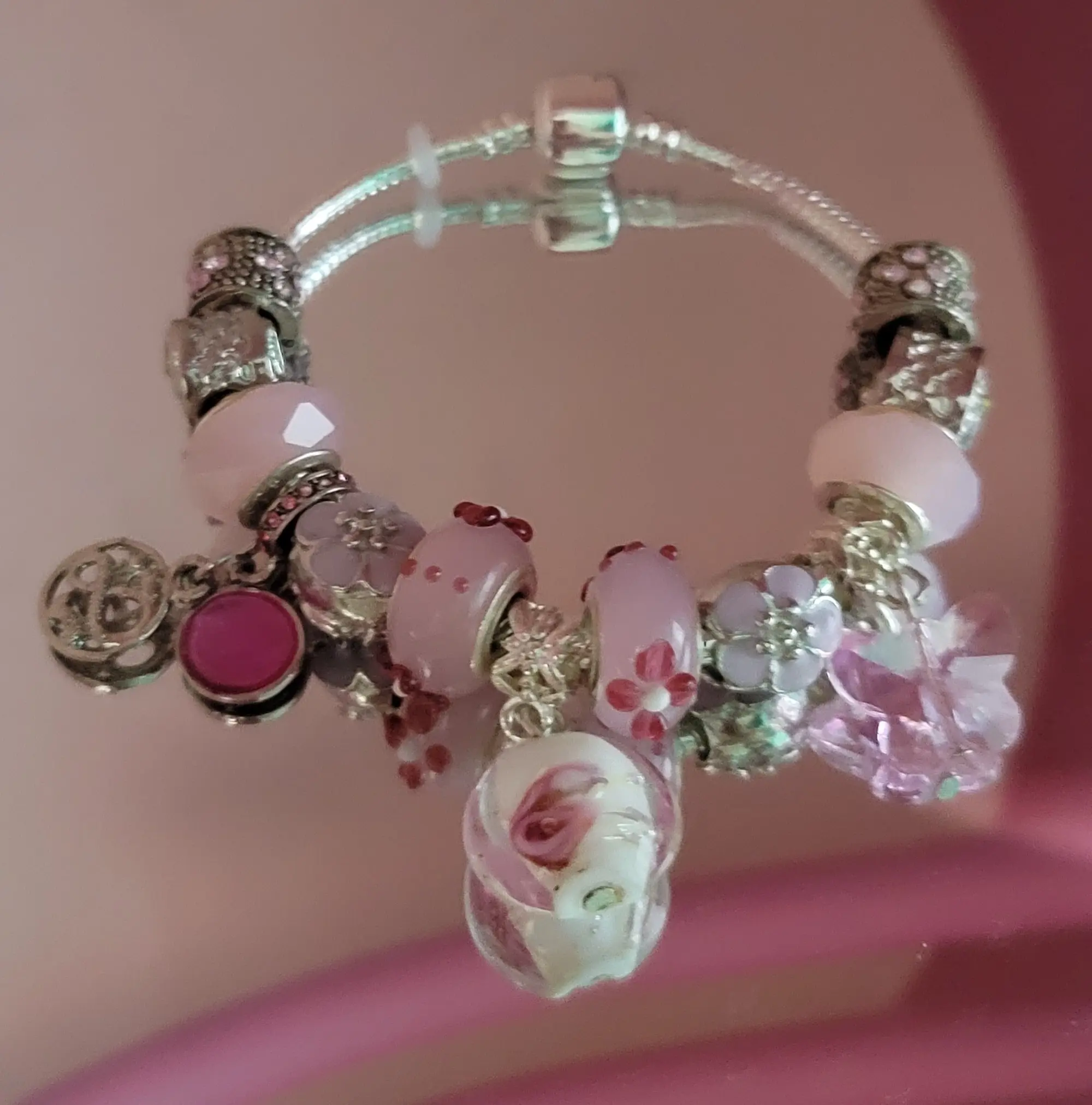 Pink flower bead bracelet,pink daisy flower ,hearts forever bracelet,  Pink Cherry Blossom, Pink Glass Beads, Flower,