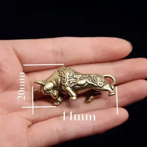 Brass Lucky Bull Statue, Copper Animal Figurine for Home & Office Desk Decor, Wealth Bring Ornaments Vintage Brass Bullfighting Statue Mini AnimalDecoration Home Desktop Bull StatuesDecorations Ornaments Exquisite Handmade Gift