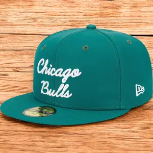 [60309638] Mens New Era NBA CHICAGO BULLS 5950 SCRIPT FITTED - KELLY GREEN