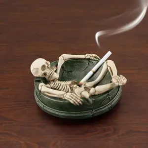Creative Skull Resin Ashtray Home Desktop Decoration Ornament Halloween Craft Gift, Unique Tabletop Accessory for Gothic Decor