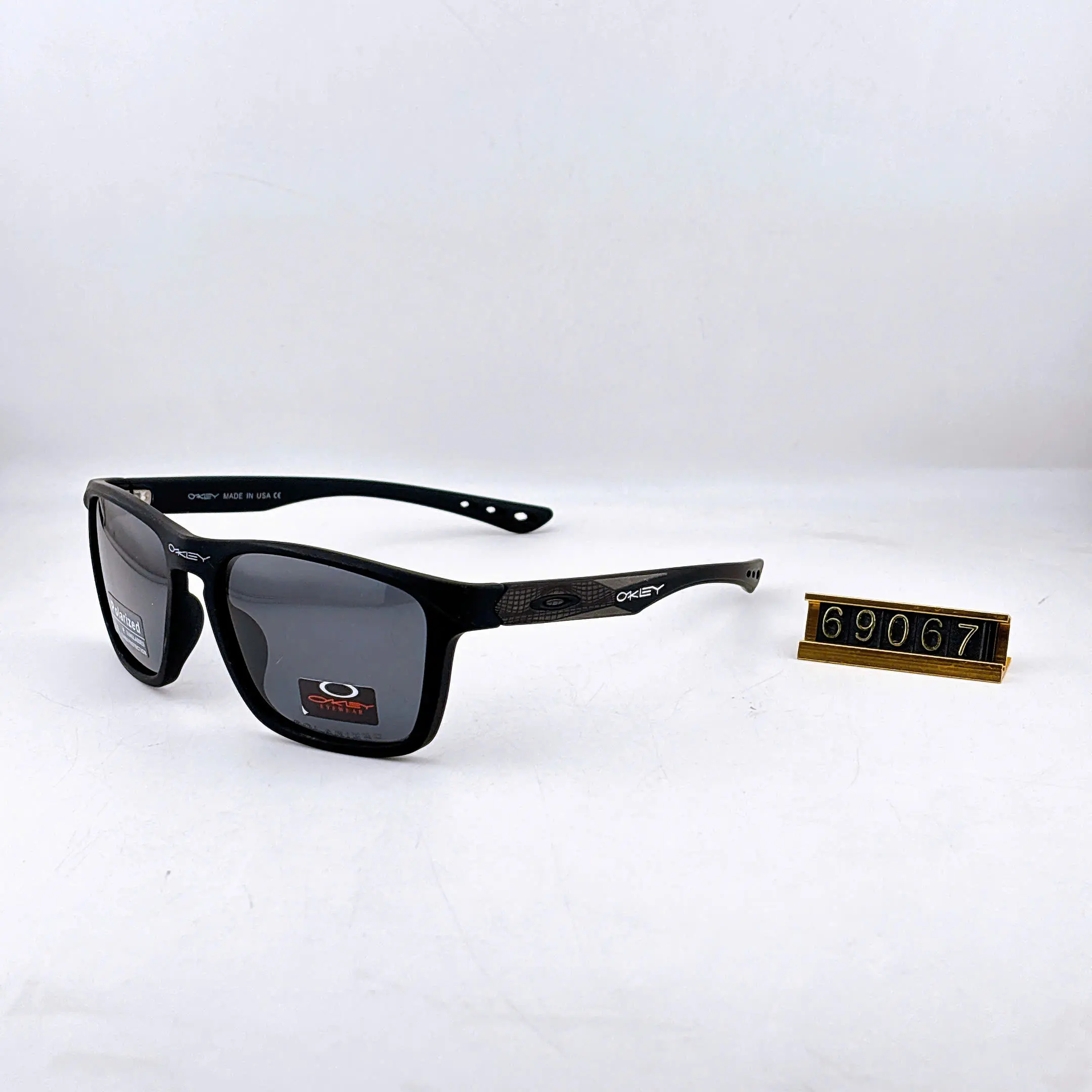 Premium Sunglasses, Classic Frame with UV Protection for Men and Women