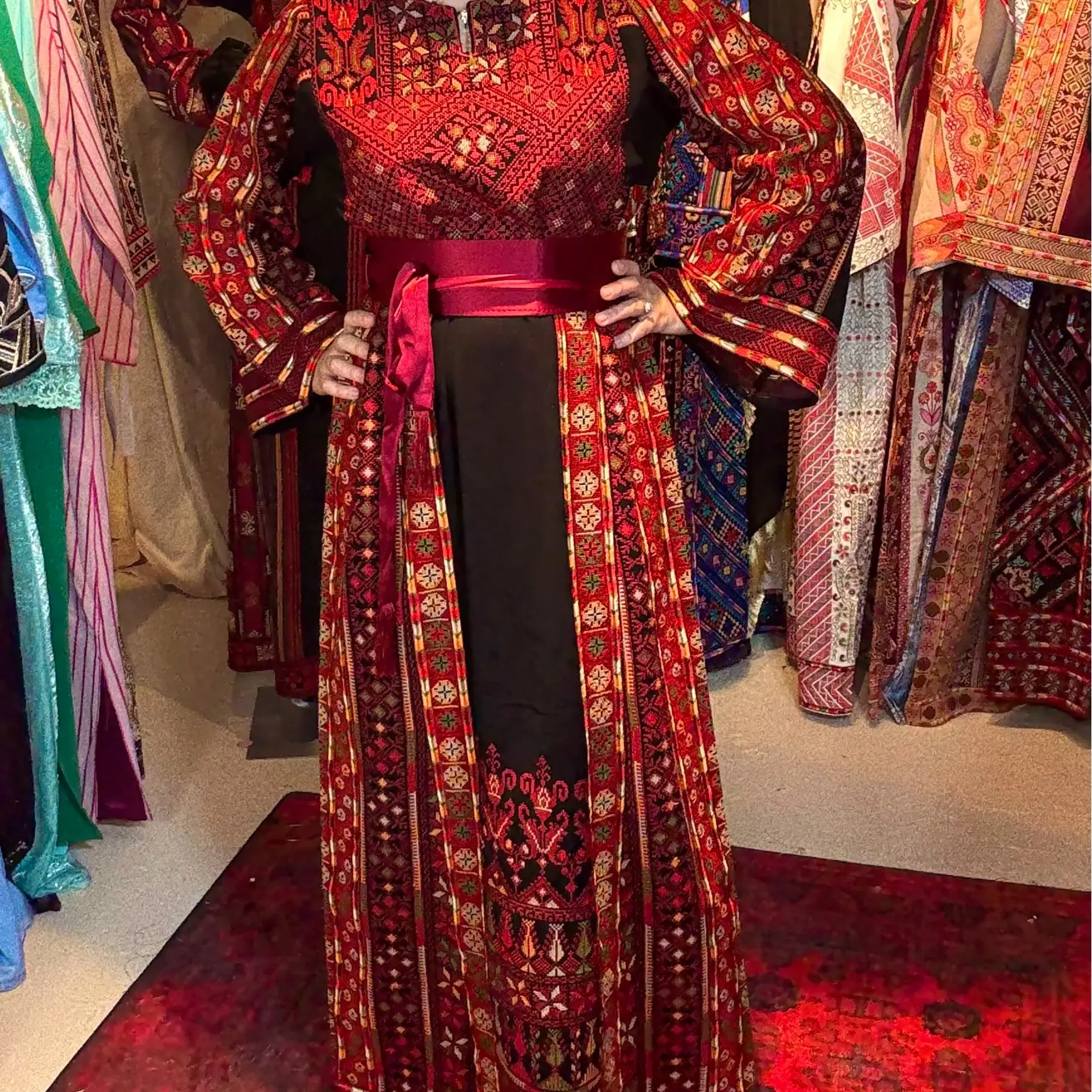 Thoub Fallahi Black & Red