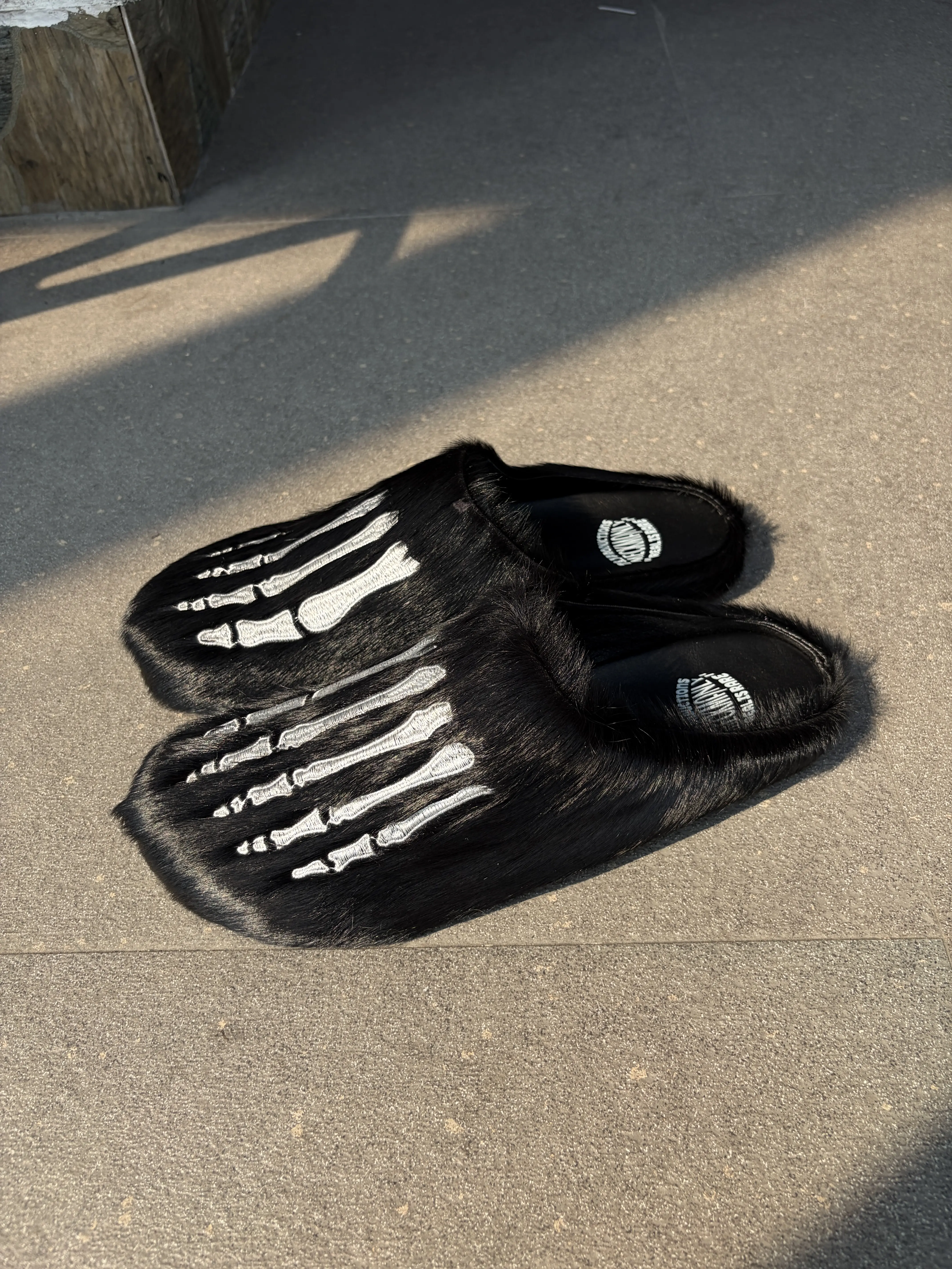 Meckmanly Men Skeleton Faux Fur Mules | Cozy Goth Punk Slippers