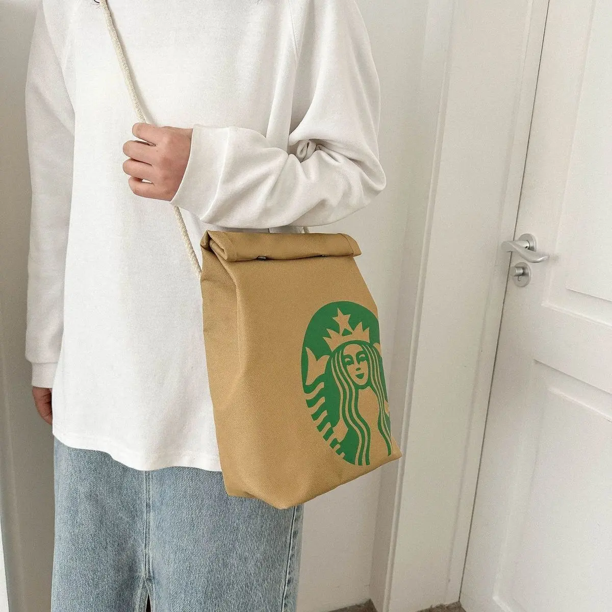 Classic retro Fashion Starbucks larg capacity backpack  display picture 2