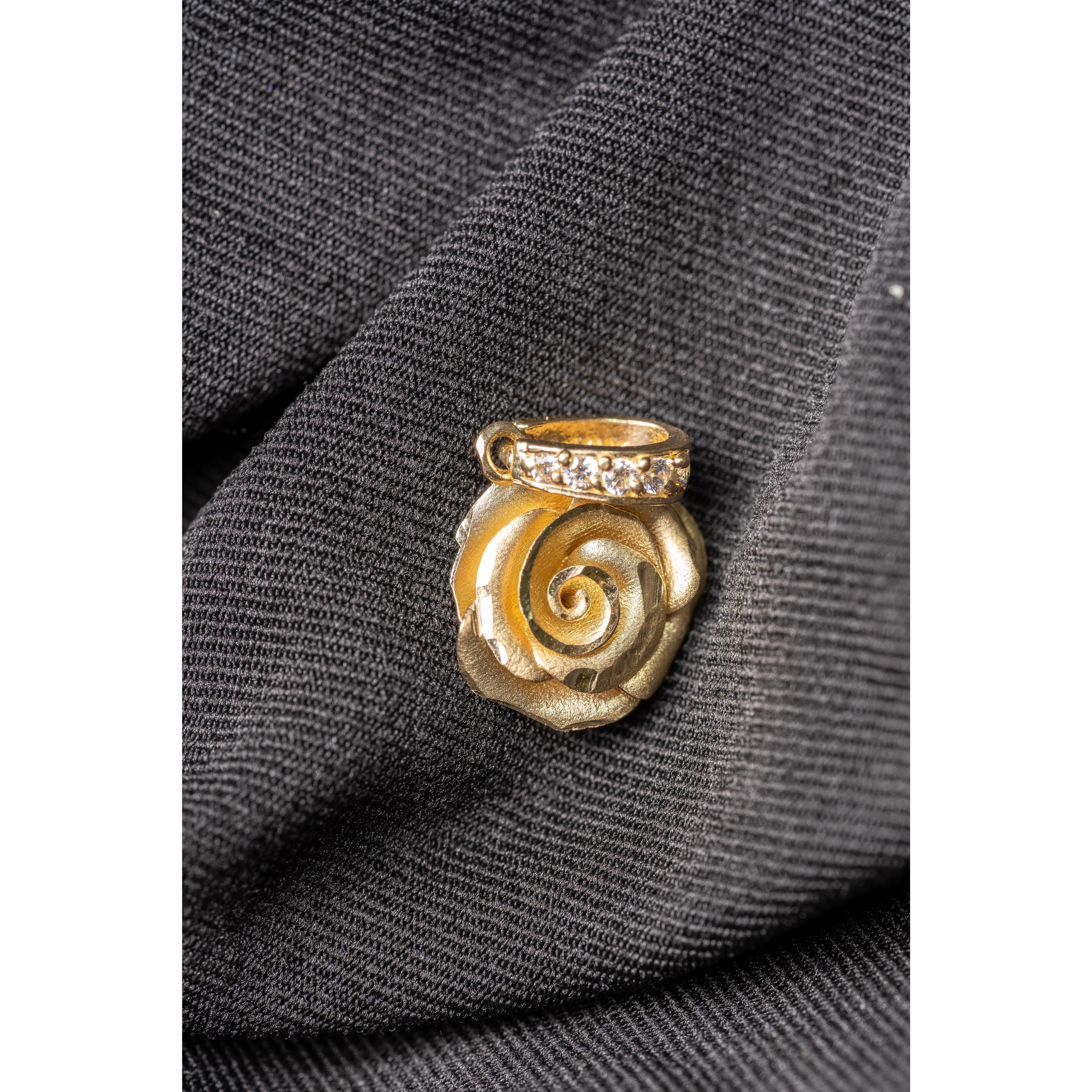 10k Gold Pendant Flower 2cm - Elegant Floral Design for Women's Jewelry