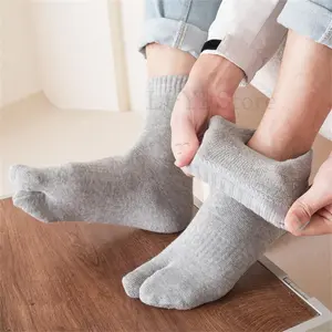 5 Pairs Men Winter Two Toed Tabi Socks Thicken Warm Solid Color Flip Flops Sock 2 Fingers Casual Mid-tube Cotton Thermal Socks