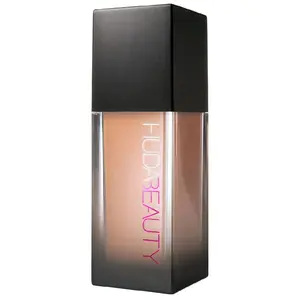 Huda Beauty 300N Latte Faux Filter Luminous Matte Fundation  Makeup
