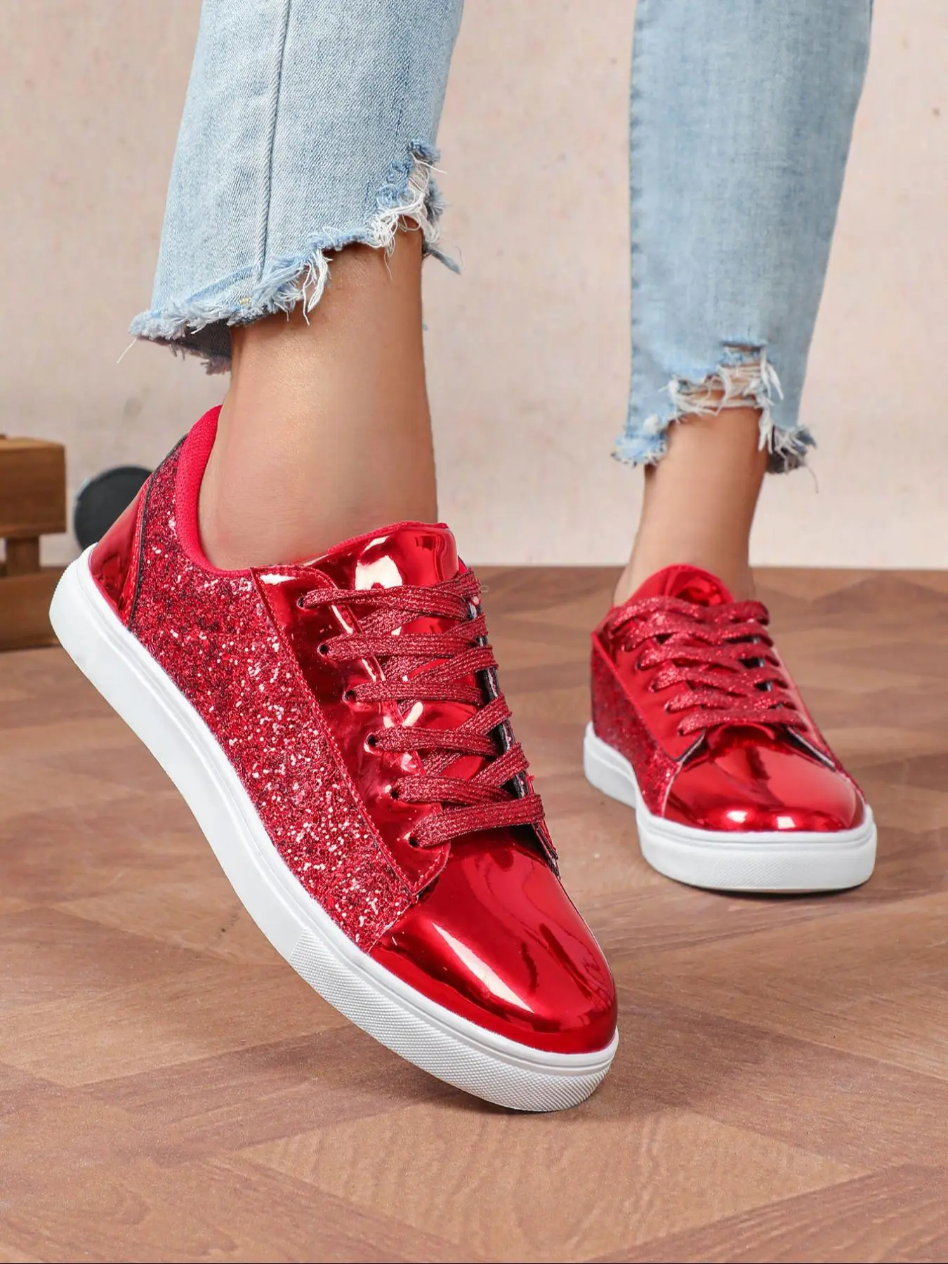 Women's Fashionable Glitter Low Top Lace Up Sneakers, Casual Comfortable Breathable Sports Shoes, Female All-match Round Toe Shoes for Daily Wear, Walking Shoes, Casual Trendy Trainers, Trendy Shoes