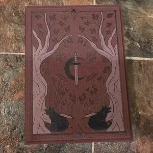 Bookish Kindle Case: Heir of Cursed Kingdoms | For Kindle Paperwhite (12th Gen) & Colorsoft (1st Gen) with MagSafe CompatibleMagnetic Shell & Built-In Stand