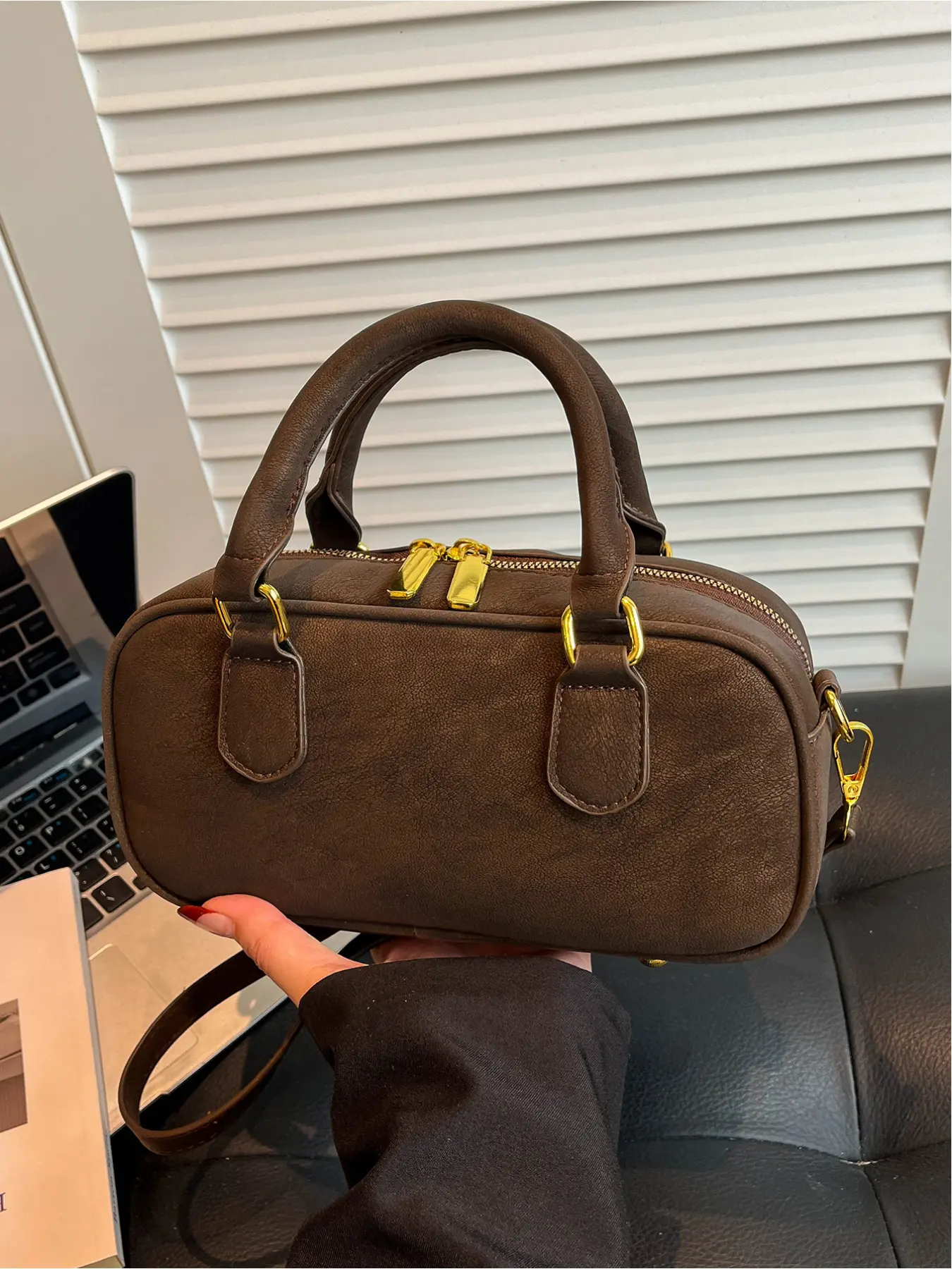 Fashion Casual Bowling Bag, Simple Solid Color Women's Commuter Shoulder Crossbody Bag, Stylish Handheld Bowling Bag for Daily Use