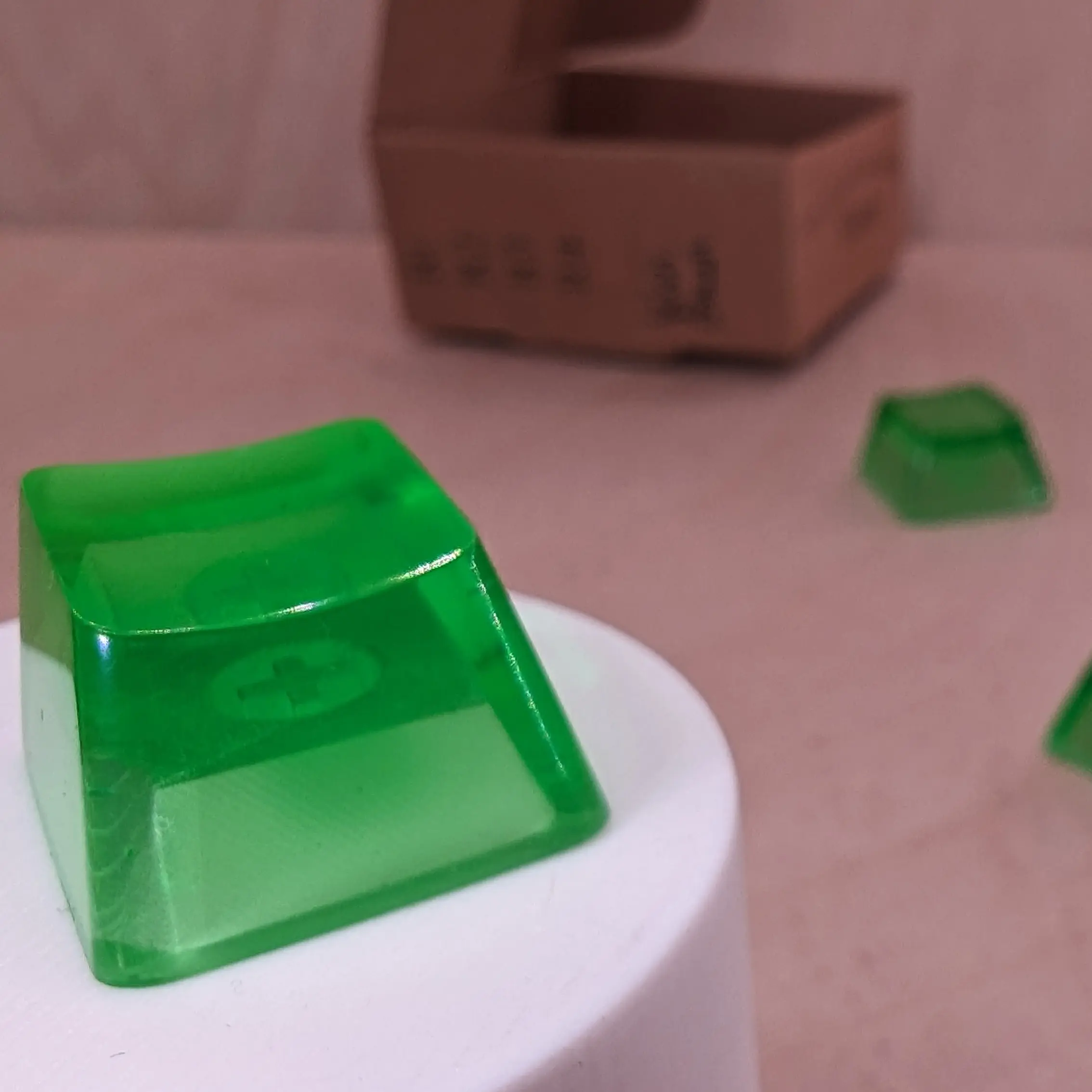 ResinKeyWorks Kiwi Green Blank 1U Accent Keycaps, Transparent Hand Polished Resin OEM Caps with MX stems