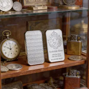 Crowned Lion Embossed Commemorative Metal Art Plate for Desk Decor, Exquisite Patterned Collectible Souvenir with Protective Case, Unique Aesthetic Office Accessory, Creative Desktop Display Ornament, Birthday Gift for Men Women, 1 Piece