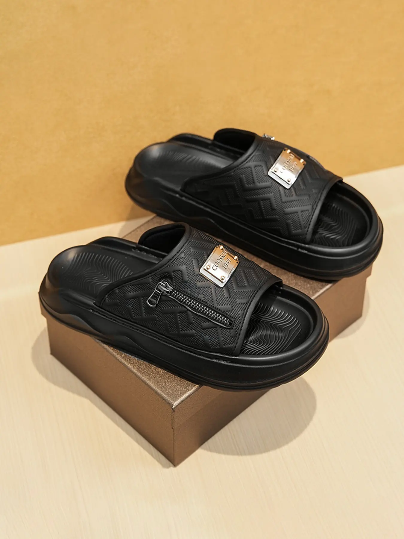 Men's Summer Shoes Slide Slippers New Thick Sole Zipper Decoration High-End Simple Casual Cool Slippers, Comfortable and Stylish Footwear