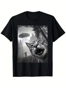 Men's Funny Tabby & UFO Print T-Shirt - Scared, Casual Short Sleeve Round Neck Summer Outdoor Wear, Suitable for Lovers - Sci-Fi Animal Tee