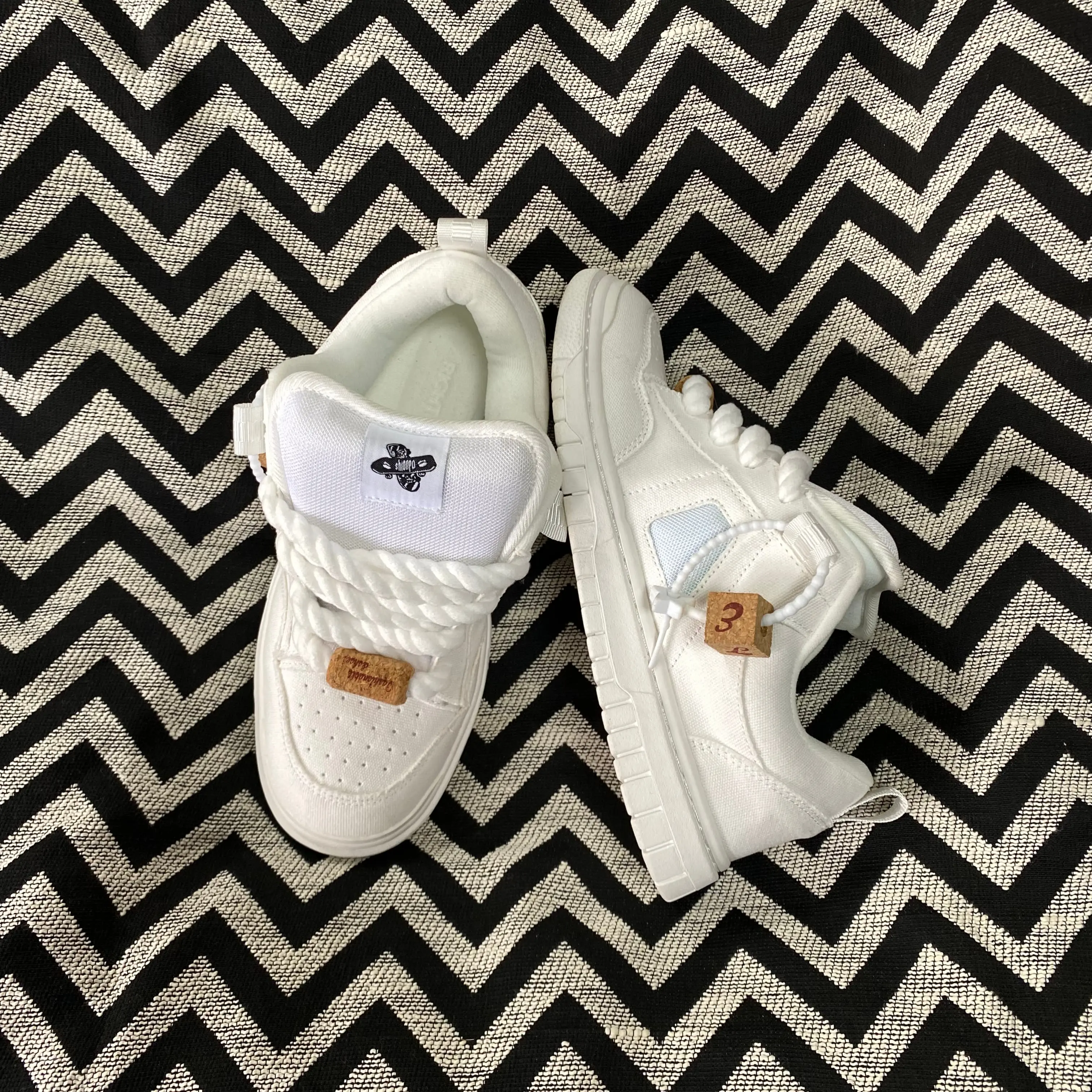 Daily wear: Four season men's shoes, white low cut lace up thick soled bread shoes, trendy casual board shoes, breathable canvas shoes
